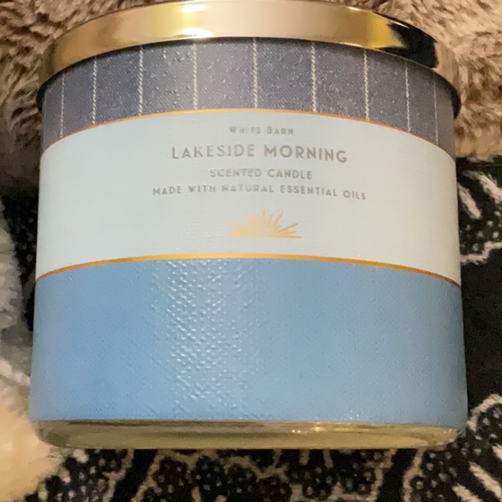 Bath and body works lakeside morning candle